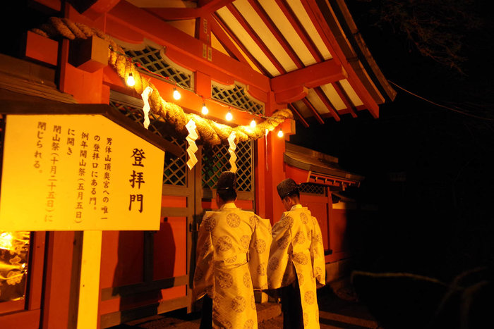 日光二荒山神社中宮祠では男体山登拝大祭がおこなわれています。